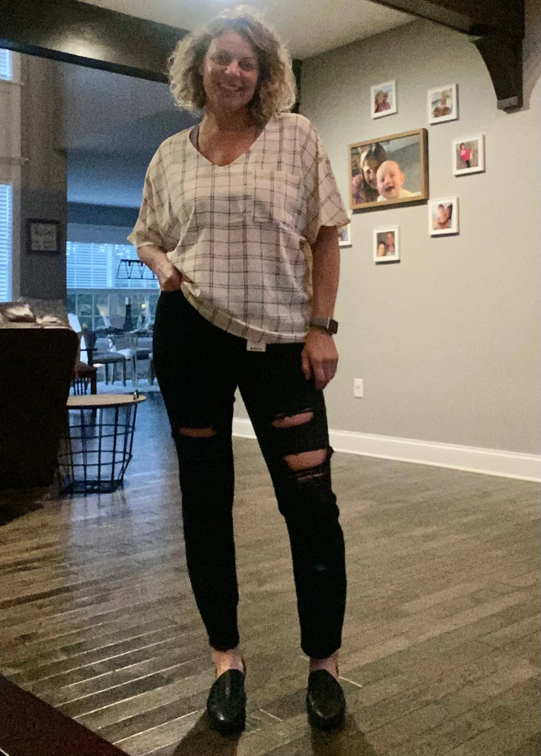 SS V neck flare sleeve plaid top